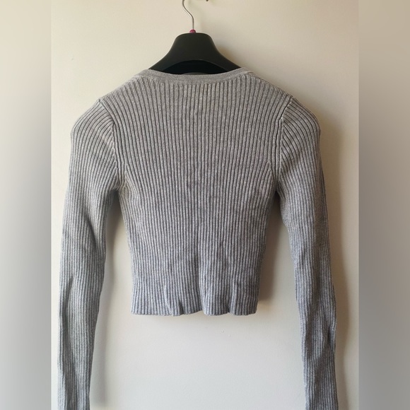 Bardot knit crop top size 8// long sleeve/ grey colour // god condition - Picture 6 of 7